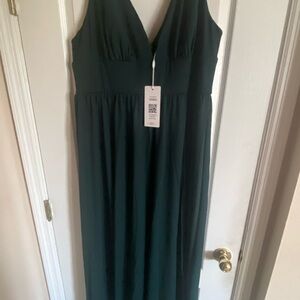 Green Pleated V-Neck Maxi Gown for Wedding Guests
